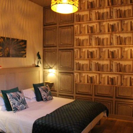 Une Chambre En Ville Saintes Buitenkant foto
