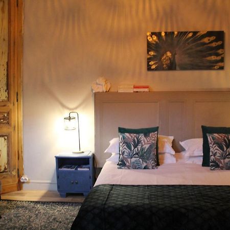 Une Chambre En Ville Saintes Buitenkant foto