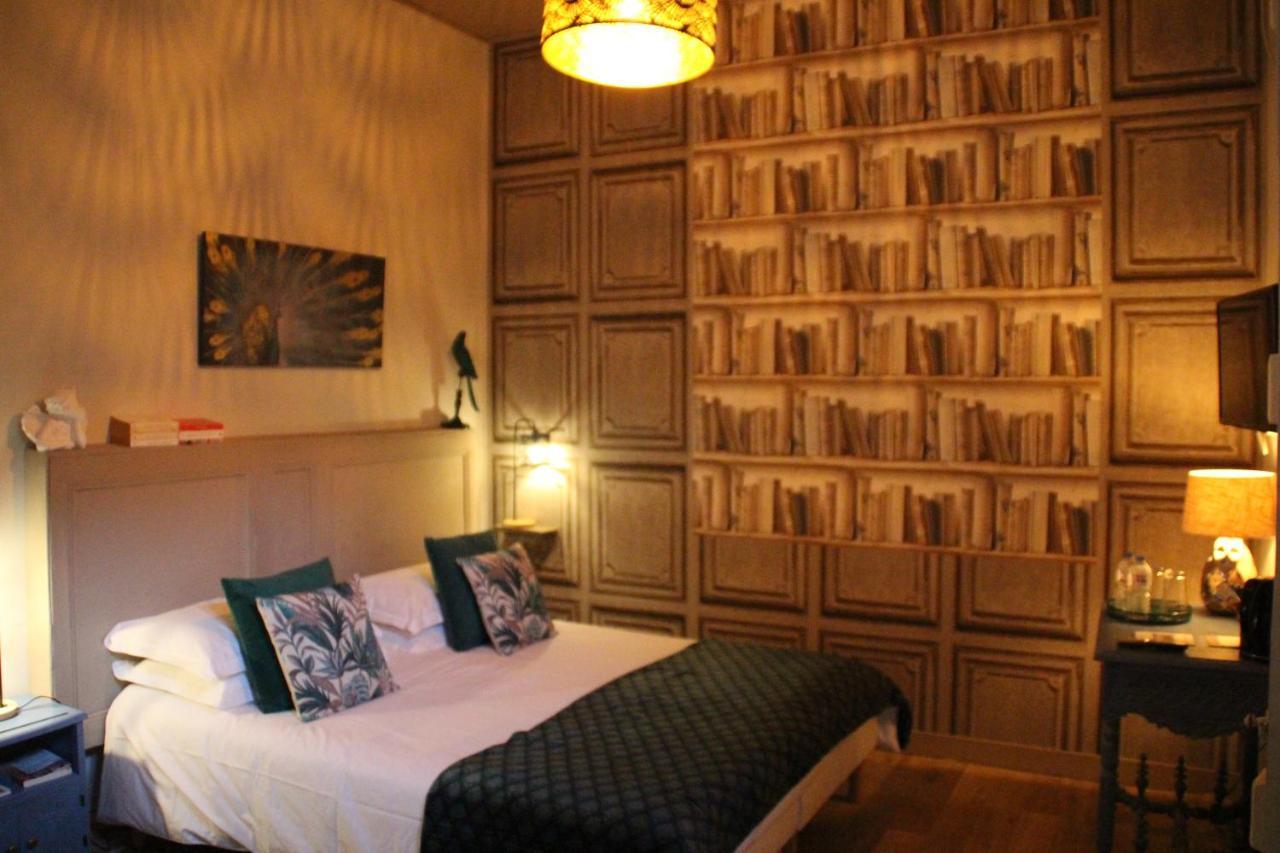 Une Chambre En Ville Saintes Buitenkant foto