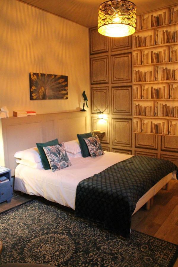 Une Chambre En Ville Saintes Buitenkant foto