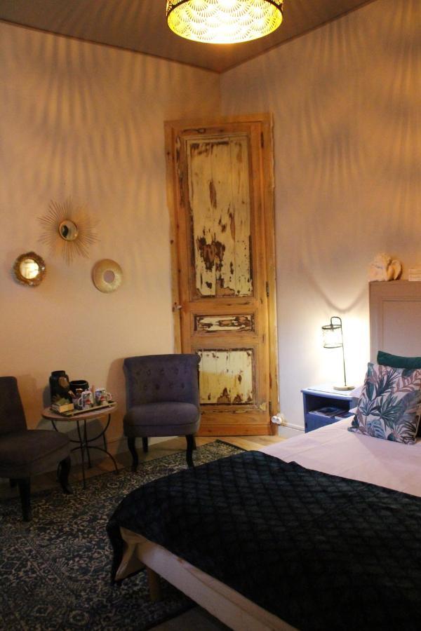 Une Chambre En Ville Saintes Buitenkant foto