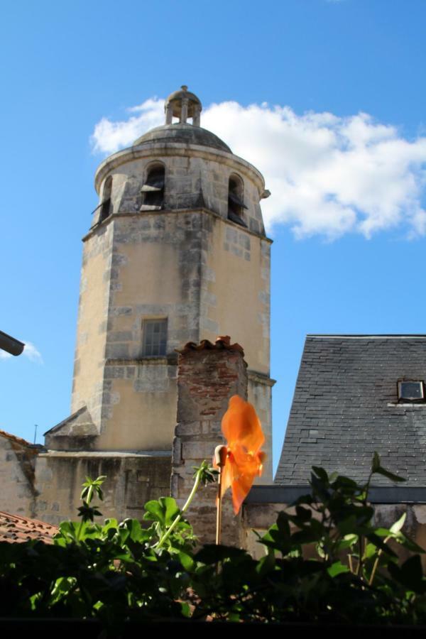 Une Chambre En Ville Saintes Buitenkant foto