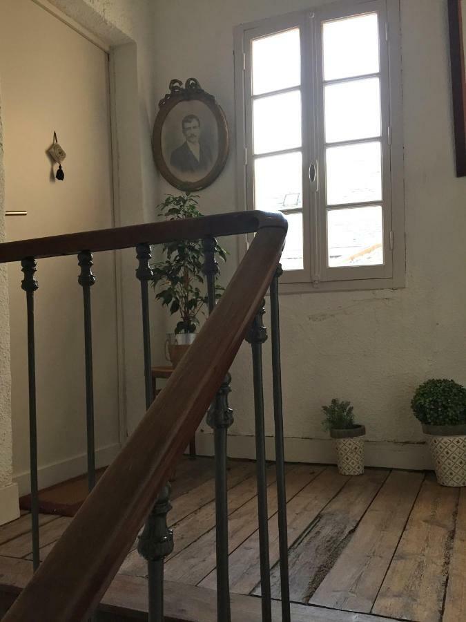 Une Chambre En Ville Saintes Buitenkant foto