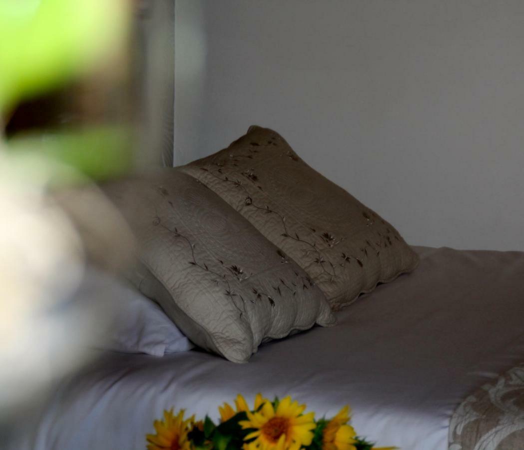 Une Chambre En Ville Saintes Buitenkant foto