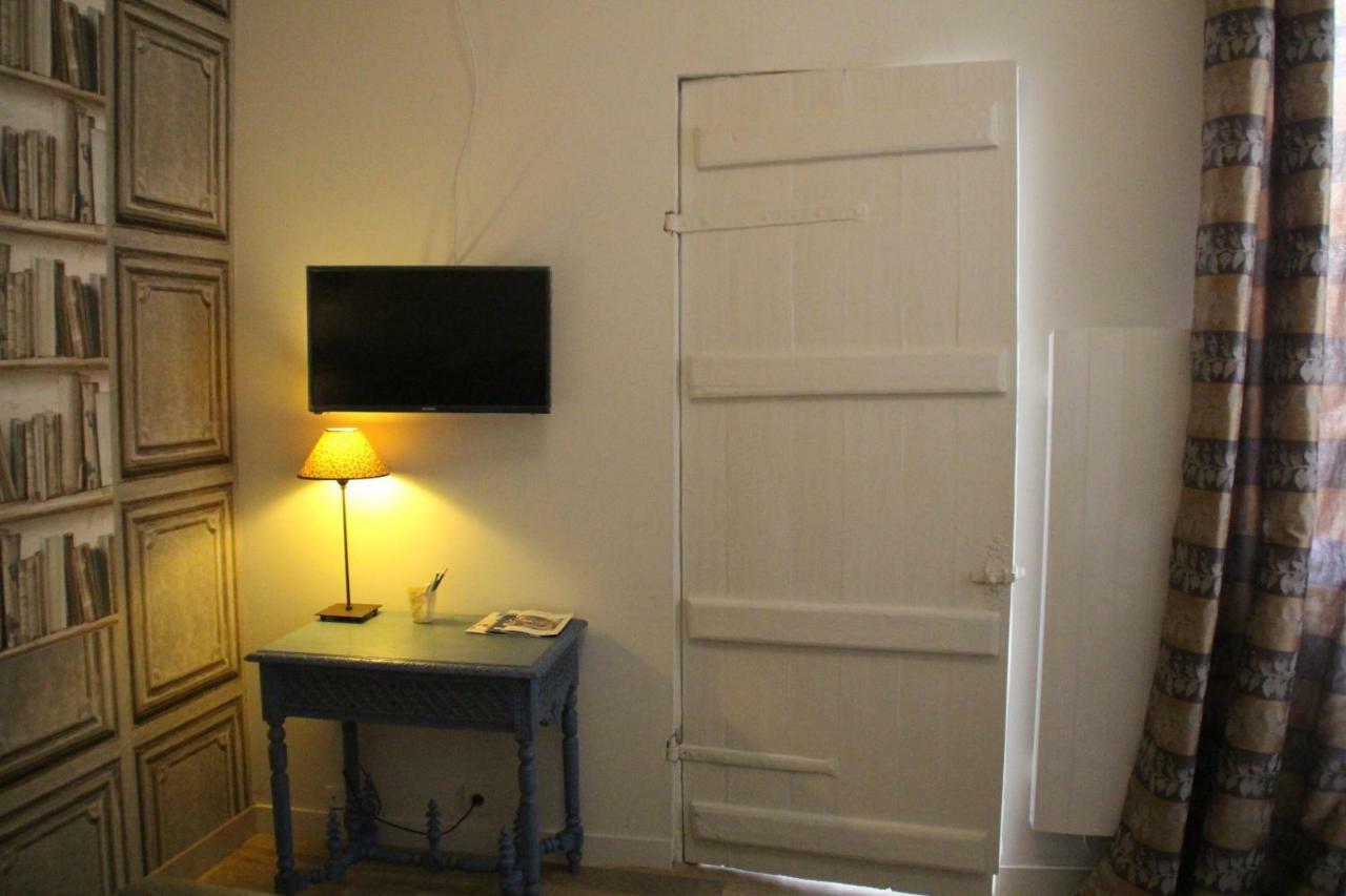 Une Chambre En Ville Saintes Buitenkant foto