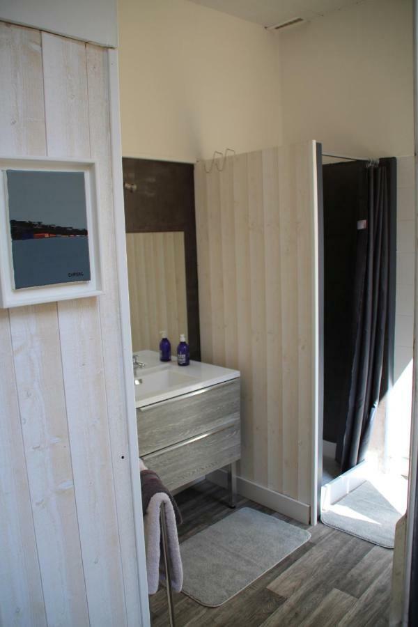 Une Chambre En Ville Saintes Buitenkant foto