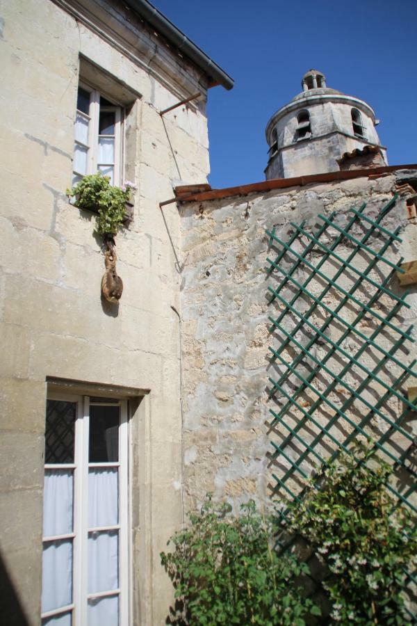 Une Chambre En Ville Saintes Buitenkant foto