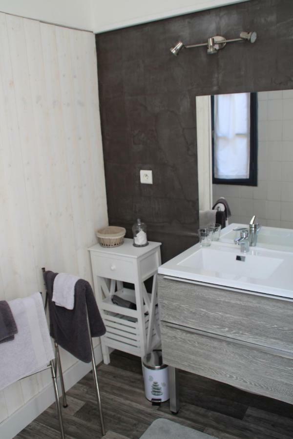 Une Chambre En Ville Saintes Buitenkant foto