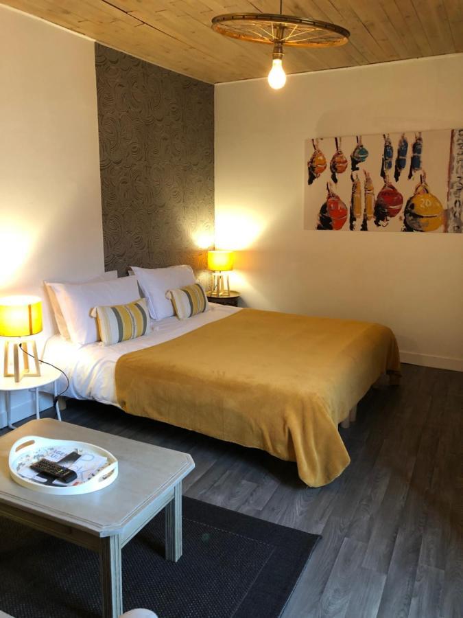 Une Chambre En Ville Saintes Buitenkant foto